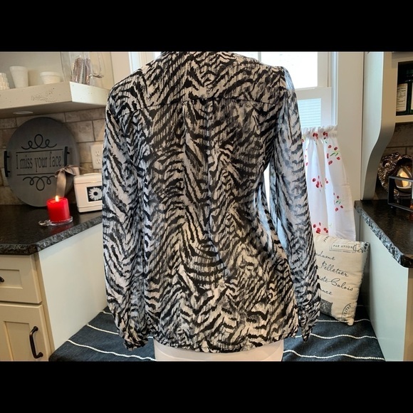 Kim Kardashian blouse - Picture 5 of 13